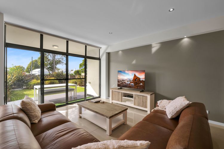 Our Beach House at Husky – Stay for 3 Pay for 2! Coastal Couples Escape