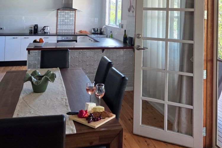 Seabreeze Cottage – Cosy Couples Retreat Stay by the Beach