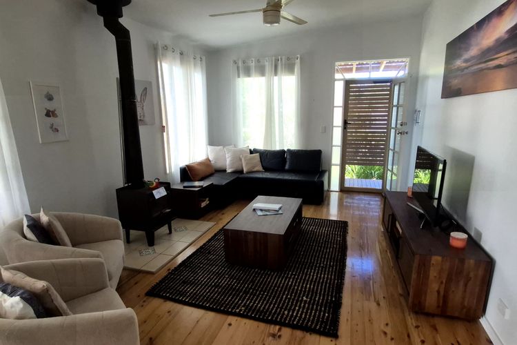 Seabreeze Cottage – Cosy Couples Retreat Stay by the Beach