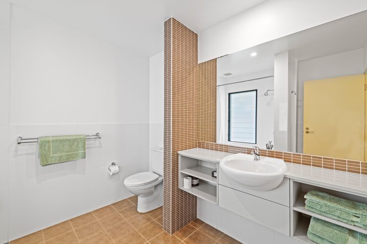 Anglesea Waterfront Bungalow with Spa