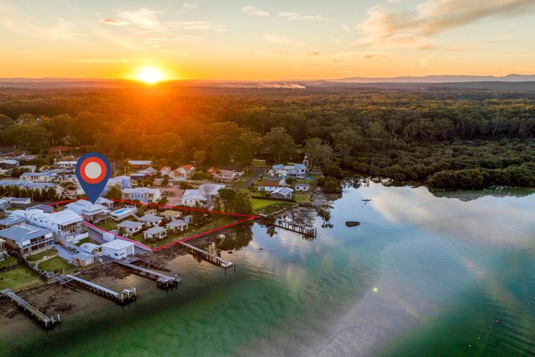 Anglesea Waterfront Bungalow with Spa