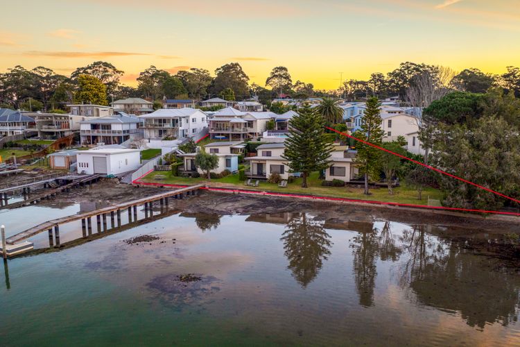 Anglesea Waterfront Bungalow with Spa