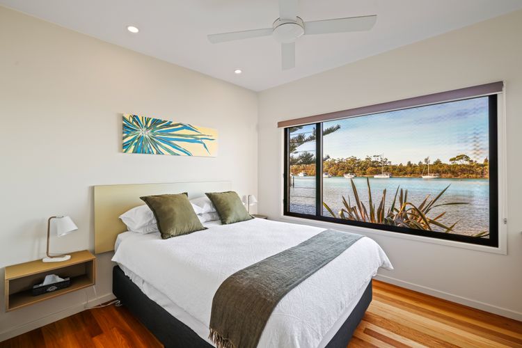 Anglesea Waterfront Bungalow