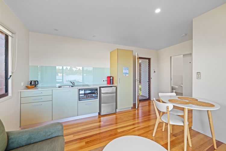 Anglesea Waterfront Bungalow