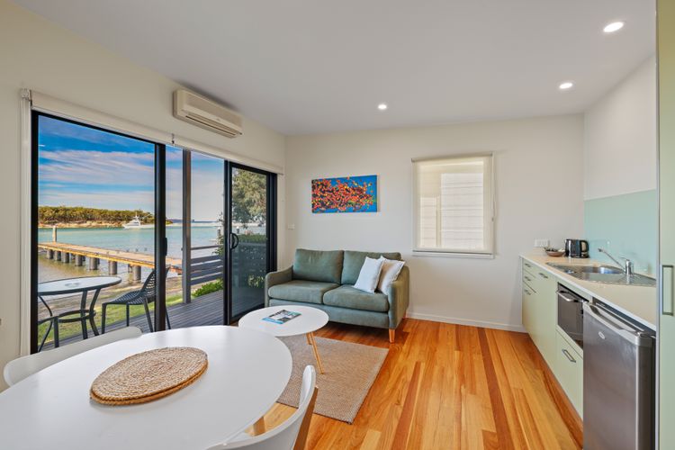 Anglesea Waterfront Bungalow