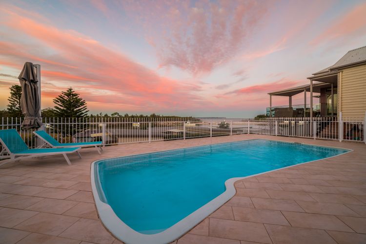 Anglesea Family Bungalow Pool View – 2 Bedroom by Book Jervis Bay