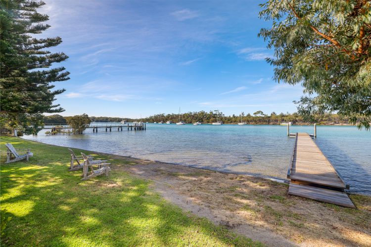 Anglesea Family Bungalow Pool View – 2 Bedroom by Book Jervis Bay