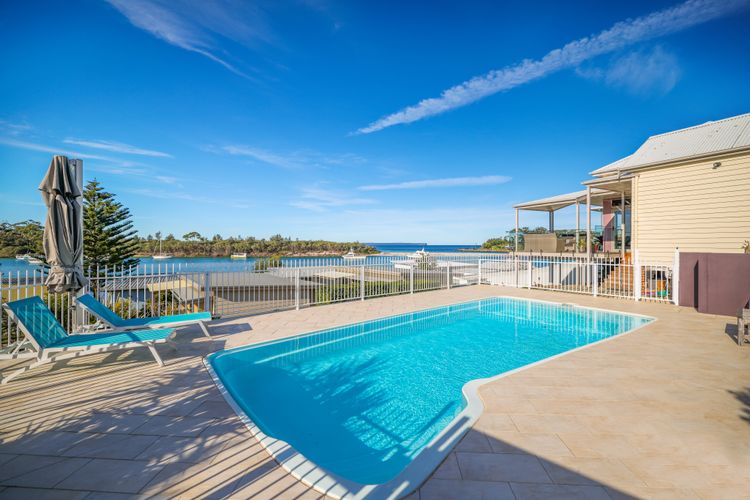 Anglesea Family Bungalow Pool View – 2 Bedroom by Book Jervis Bay