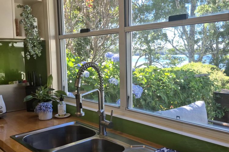 Stargazer Cottage Waterfront Reserve with Private Studio