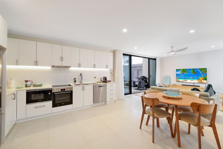 Husky Beach Pad – Couples Retreat