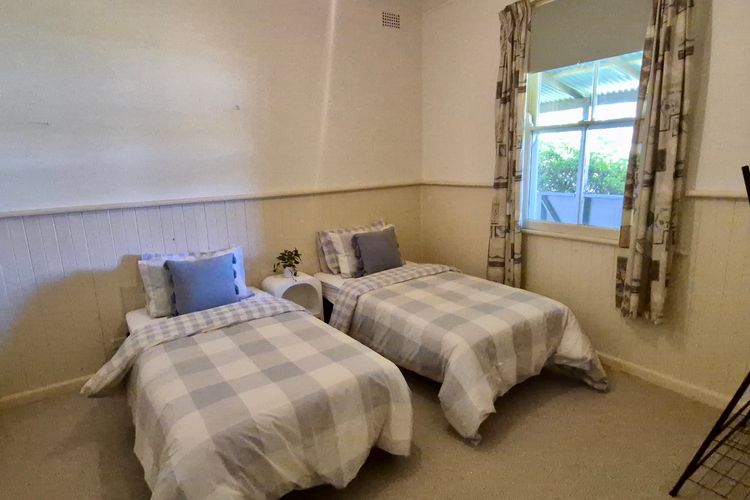 Currambene Retro Retreat – 100m to the main street of Huskisson