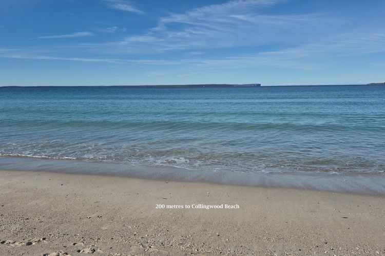 Berry Beach House by Book Jervis Bay  – Spacious Dual Living Retreat in Vincentia 3 Mins Walk to the Beach