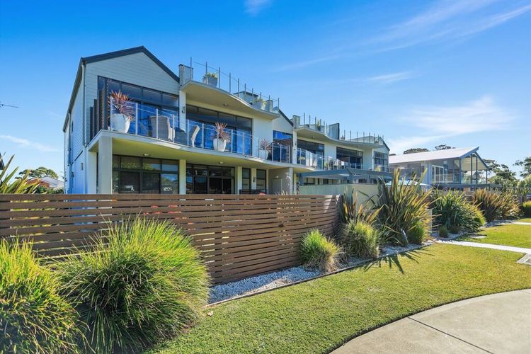 Aqua Shores – 1 Bedroom couples stay –  WIFI, Linen, Netflix and A/C