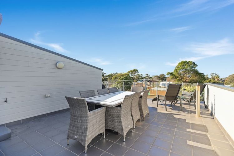 Aqua Shores 3 Bedroom –  Newly renovated with WIFI, Linen, Netflix and AC