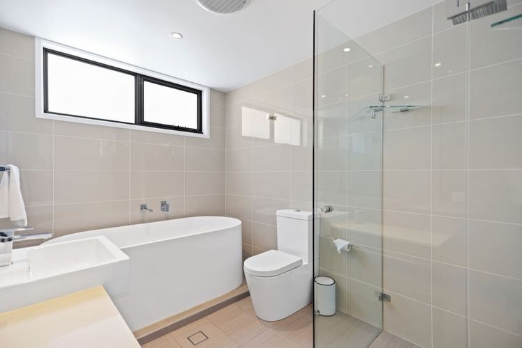 Aqua Shores 3 Bedroom –  Newly renovated with WIFI, Linen, Netflix and AC