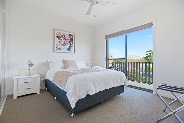 Aqua Shores 3 Bedroom –  Newly renovated with WIFI, Linen, Netflix and AC