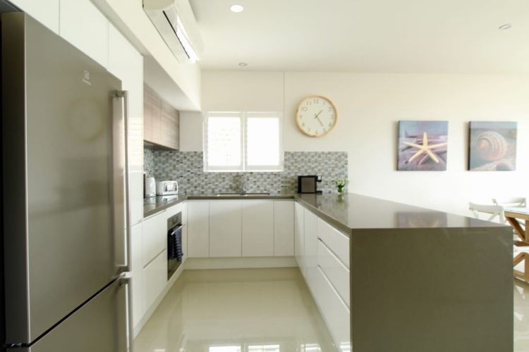 Avalon Apartment – Heart of Huskisson (Free WIFI, Linen, A/C, Netflix & Garage)