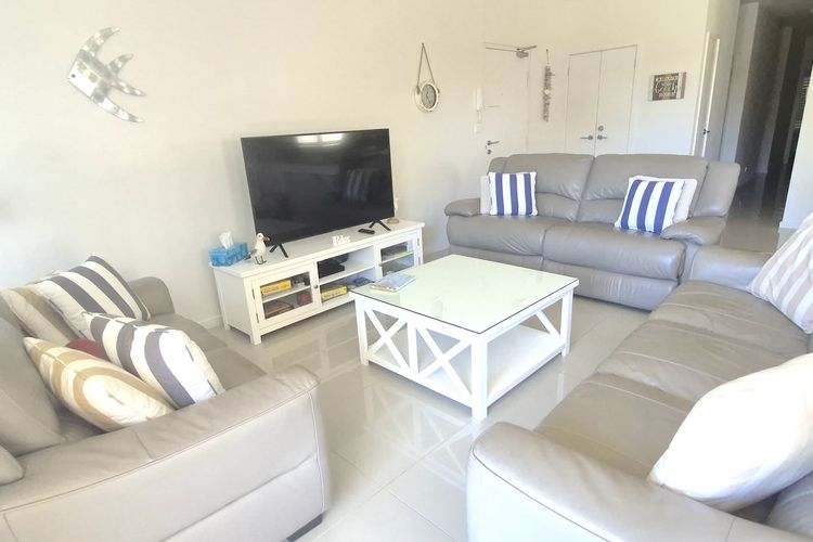 Avalon Apartment – Heart of Huskisson (Free WIFI, Linen, A/C, Netflix & Garage)