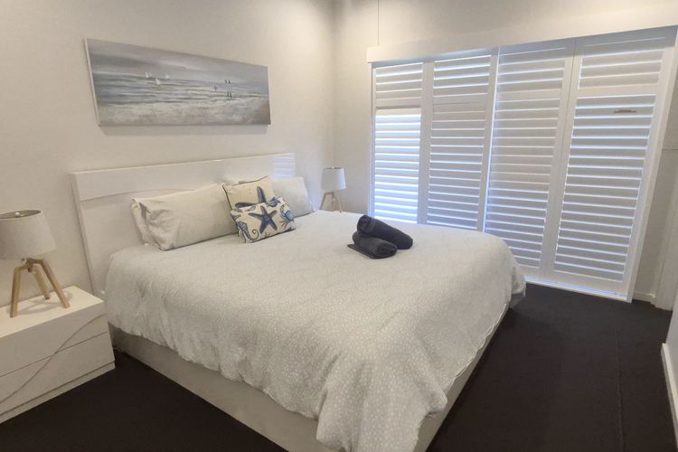 Avalon Apartment – Heart of Huskisson (Free WIFI, Linen, A/C, Netflix & Garage)