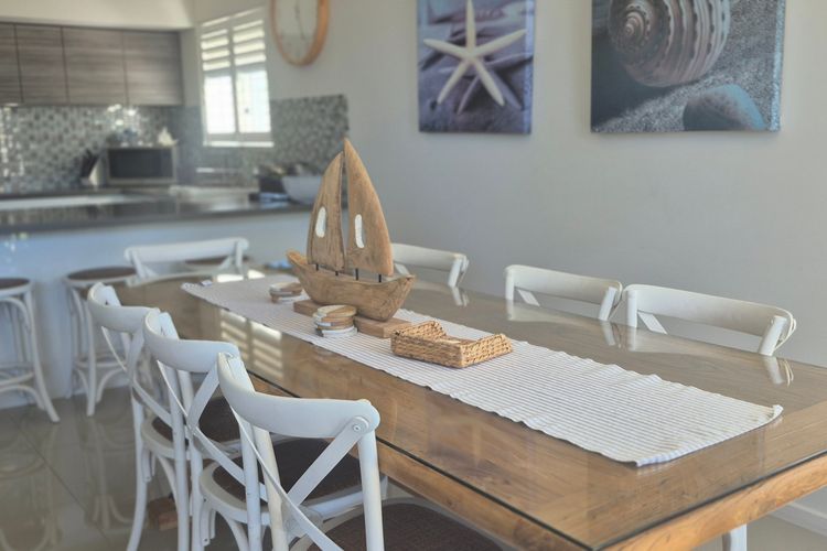 Avalon Apartment – Heart of Huskisson (Free WIFI, Linen, A/C, Netflix & Garage)