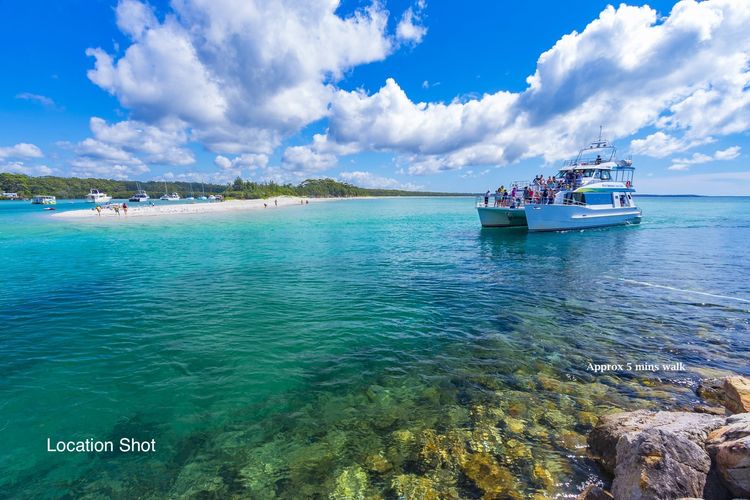 Avalon Apartment – Heart of Huskisson (Free WIFI, Linen, A/C, Netflix & Garage)