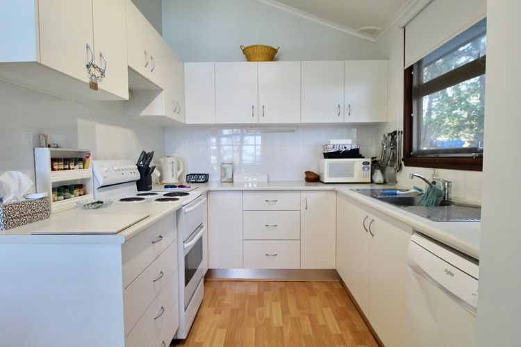 Basin Breeze – Sanctuary point – DIRECT ACCESS TO THE WATER