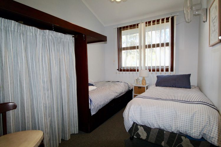 Basin Breeze – Sanctuary point – DIRECT ACCESS TO THE WATER