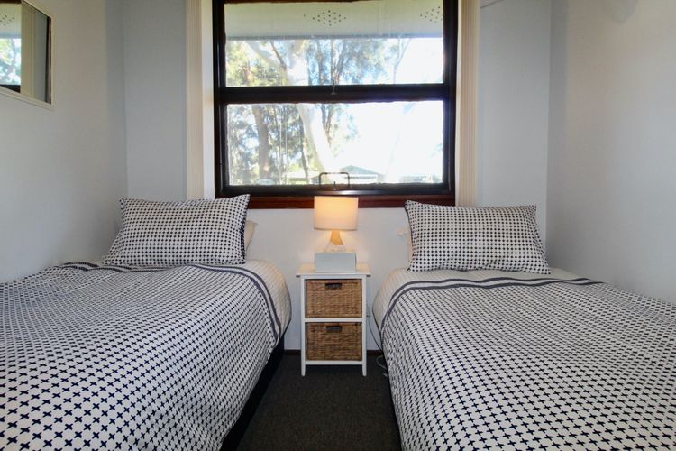 Basin Breeze – Sanctuary point – DIRECT ACCESS TO THE WATER