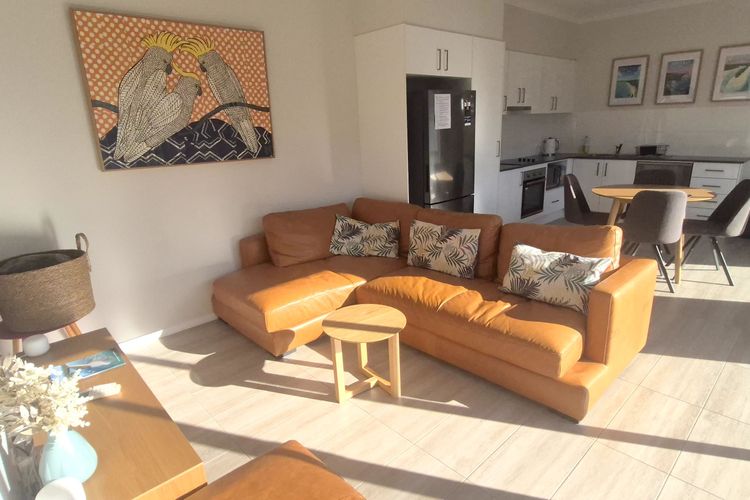 Blue Water Lane Apartment – Stylish Coastal Retreat for Two
