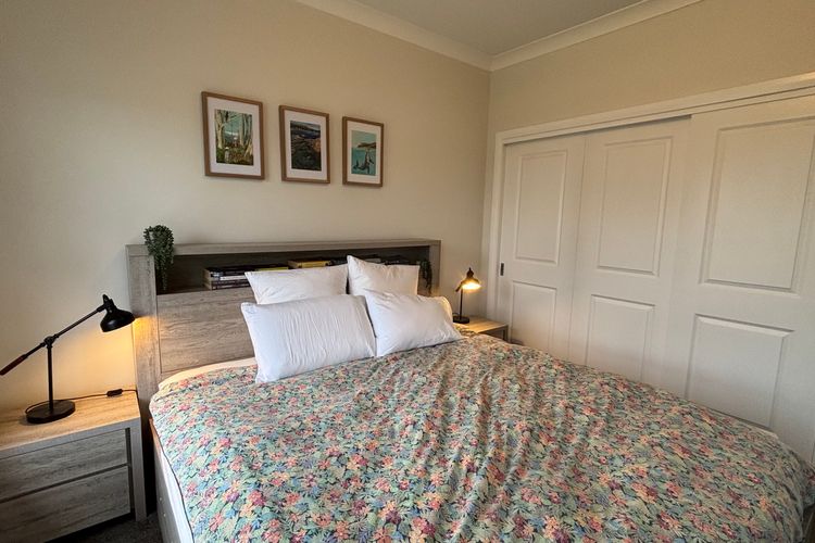 Blue Water Lane Apartment – Stylish Coastal Retreat for Two