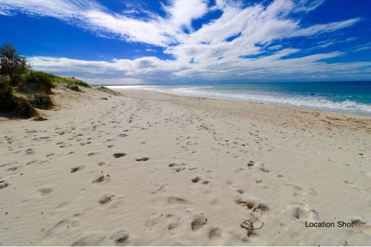 Blue Water Lane Apartment – Stylish Coastal Retreat for Two