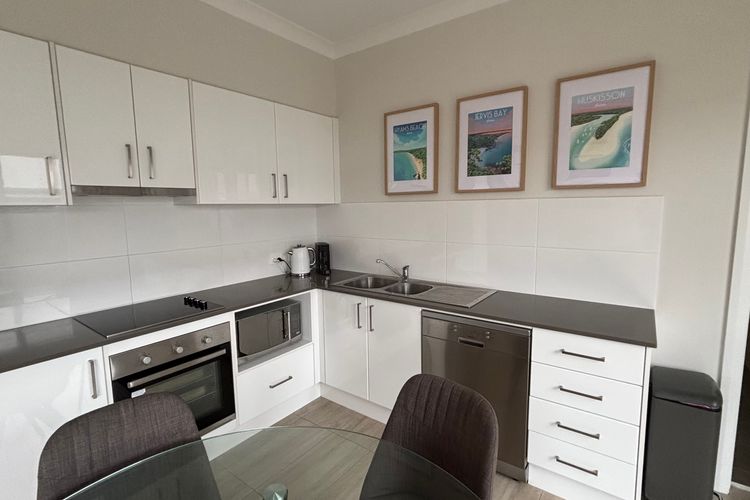 Blue Water Lane Apartment – Stylish Coastal Retreat for Two