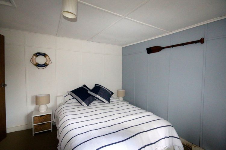 By The Water – Sanctuary Point , NSW – PET FRIENDLY