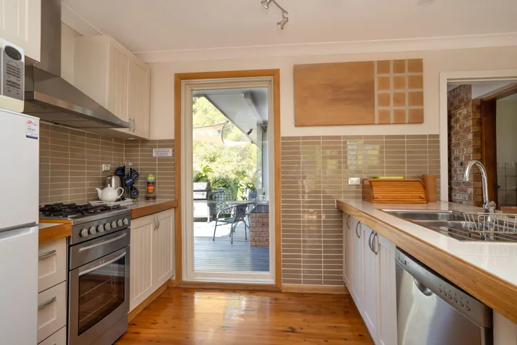 Holiday on Foley by Book Jervis Bay – Vincentia – 5 Minute stroll to Orion Beach, Pet Friendly