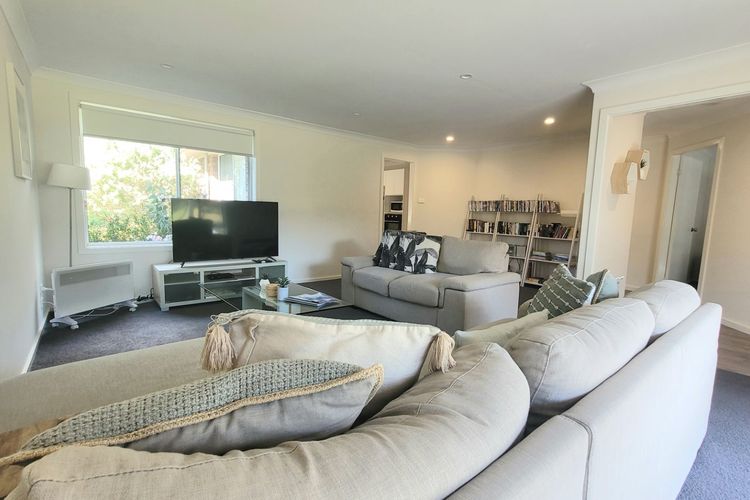 Home and Away – GOLF COURSE VIEWS – Ducted Air Conditioning