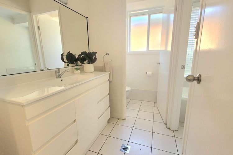 Home and Away – GOLF COURSE VIEWS – Ducted Air Conditioning