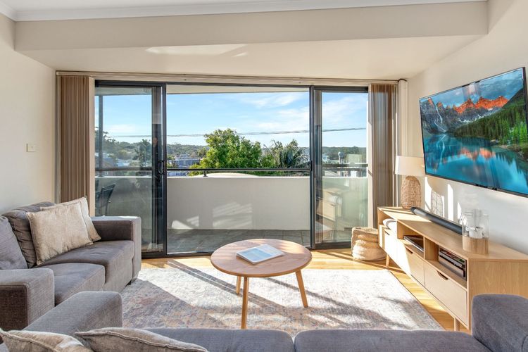 Husky Oasis – CENTRE OF HUSKISSON –