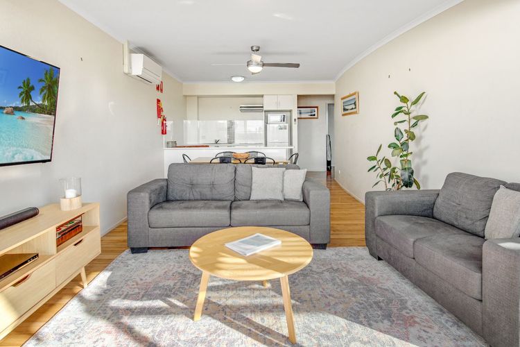 Husky Oasis – CENTRE OF HUSKISSON –