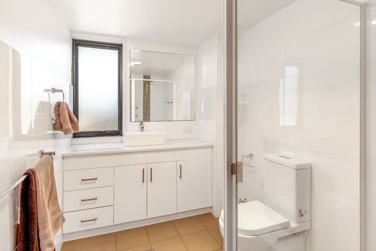 Husky Oasis – CENTRE OF HUSKISSON –