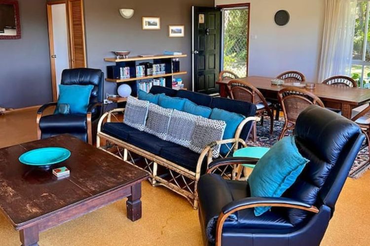 Kookaburra Dreaming by Book Jervis Bay – Only 400m from the beach