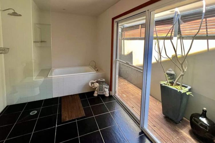 Kookaburra Dreaming by Book Jervis Bay – Only 400m from the beach