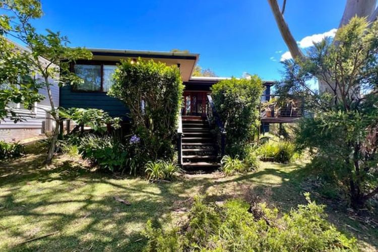 Kookaburra Dreaming by Book Jervis Bay – Only 400m from the beach
