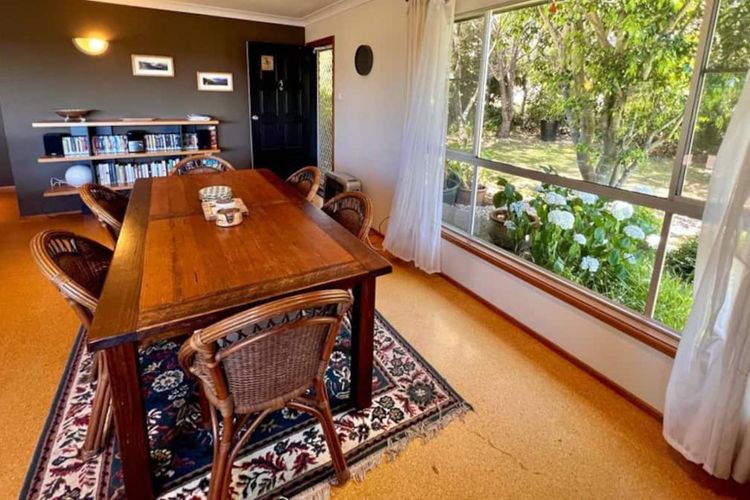 Kookaburra Dreaming by Book Jervis Bay – Only 400m from the beach