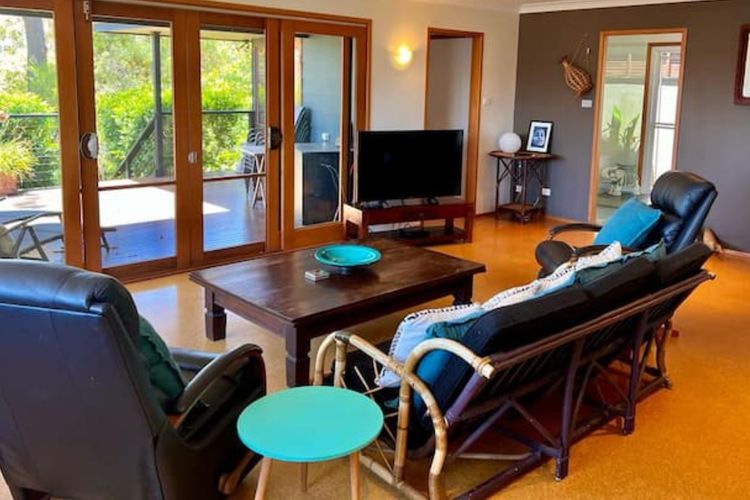 Kookaburra Dreaming by Book Jervis Bay – Only 400m from the beach