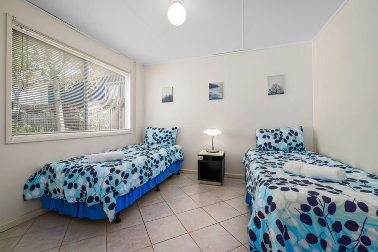 On Collingwood Beach – Downstairs Apartment – 50m FROM THE WATER