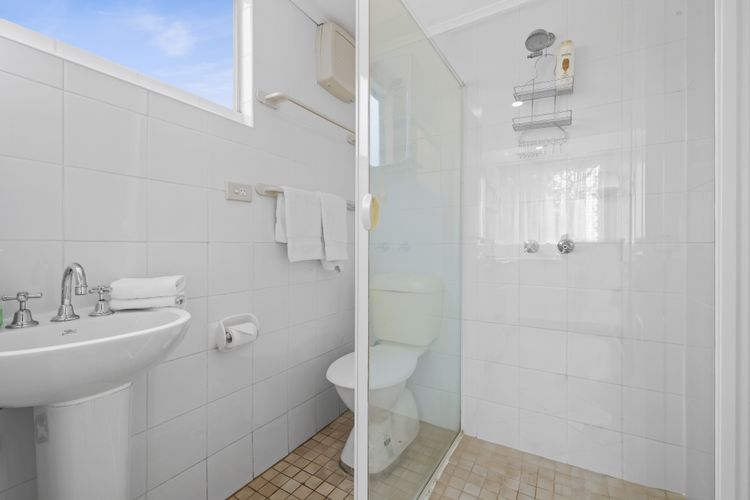 On Collingwood Beach – Downstairs Apartment – 50m FROM THE WATER