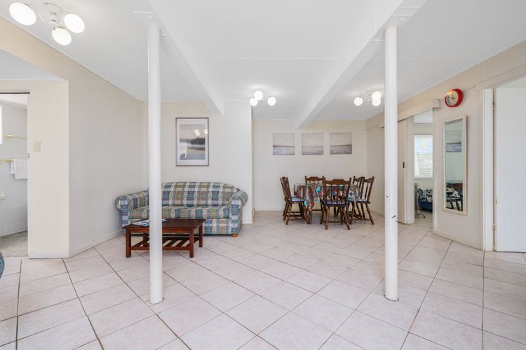 On Collingwood Beach – Downstairs Apartment – 50m FROM THE WATER