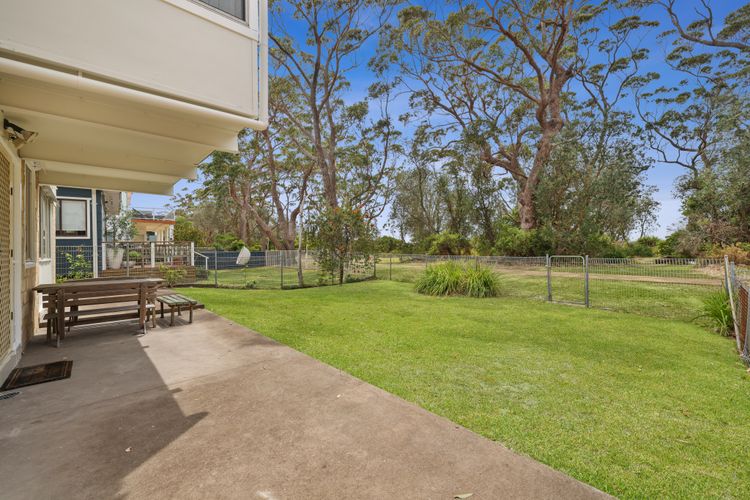 On Collingwood Beach – Downstairs Apartment – 50m FROM THE WATER