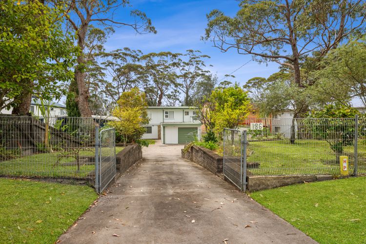 On Collingwood Beach – Downstairs Apartment – 50m FROM THE WATER