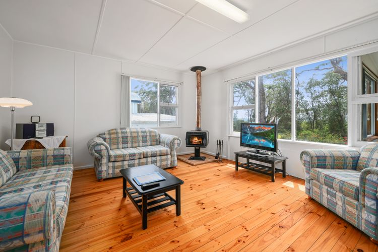 On Collingwood Beach  by Book Jervis Bay – Upstairs Apartment